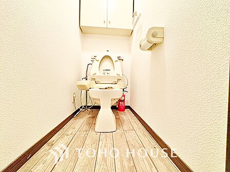 【トイレ】落ち着いた空間に仕上がっており快適にご使用できそうです。