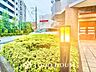 外観：ここはみんなが集い、食事と楽しい会話が始まる場所。話に夢中になりすぎて、ついつい時を忘れ、夜半過ぎになってしまう。そんな束の間の幸せを感じさせてくれます。