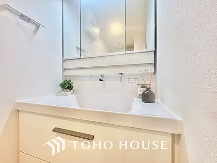 【WASHROOM】◆快適◆煌びやかな暮らしの中にも忘れたくない快適さ。大きな収納が助けてくれます。