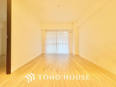 【LIVING】◆眩い◆光が燦々と入り、家族の笑顔を照らす。「いつまでも続いて」と願う夢のような毎日がここにある。