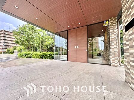 【ENTRANCE】◆そびえ立つ◆我が家のシンボル。遠くの空が赤く染まる夕べが待ち遠しい。