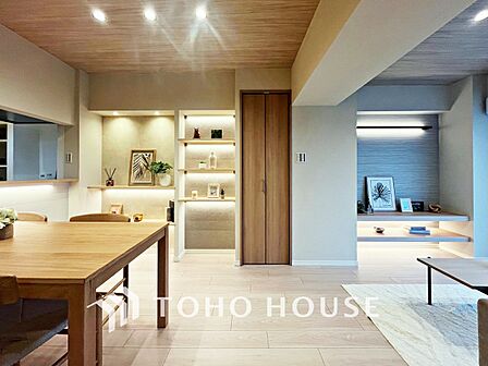 【LIVING】◆眩い◆光が燦々と入り、家族の笑顔を照らす。「いつまでも続いて」と願う夢のような毎日がここにある。