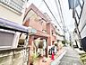 外観：植栽の緑が映える、手入れの行き届いたエントランスへのアプローチです。