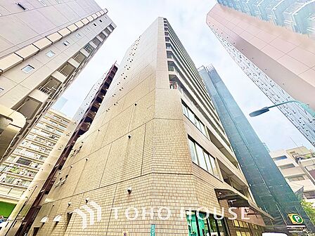 気持ちの良い朝をつくりだし、夕方には笑顔を取り戻させてくれるミラー。パウダールームはいつでも本来の自分を取り戻せる空間。明るく仕上げてあります。