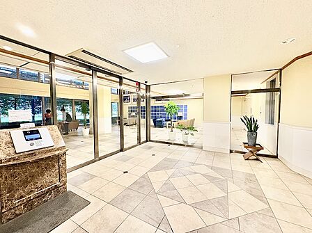 エントランスはマンションの顔。清潔感、存在感のあるエントランスは居住者の心を豊かにする。