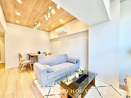 ◆窓を開けると◆冷涼な風、そよぐリビング。だんらんの場所はここから始まり、ここで終わる。家族の笑顔が集う素敵な場所だから、こだわり抜いた思いが詰まっているのだと思う。