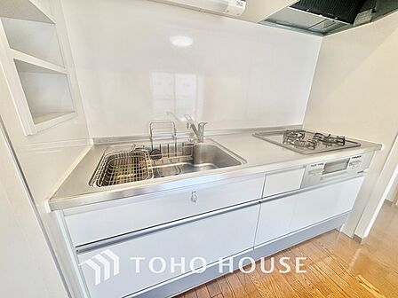 【KITCHEN】◆開放的◆後片付けが楽なシステムキッチン。収納スペースの充実!