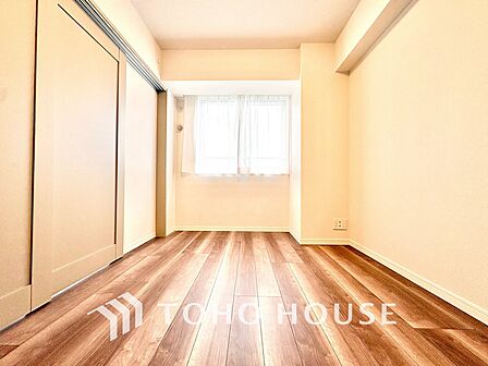 【居室】主寝室としても、お子様のお部屋としても使いやすい一室です。