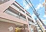 外観：街並みに自然と馴染む、落ち着いた佇まい。毎日帰る場所として心地よさを感じられる外観です。