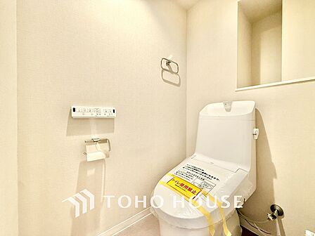 ◆トイレ◆トイレも全て新品に交換されており、清々しく新生活を始めることができます。白基調の清潔感のある空間に生まれ変わりました。