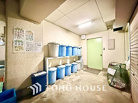 ◆窓を開けると◆冷涼な風、そよぐリビング。だんらんの場所はここから始まり、ここで終わる。家族の笑顔が集う素敵な場所だから、こだわり抜いた思いが詰まっているのだと思う。