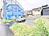 外観：【landscape of the road】開けた空間の道路に面する住宅には、開放感と穏やかな温もり感じる。