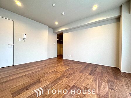 【Private room】光に包まれるように設計された空間。太陽の光が爽やかな目覚めを誘う。きっと今日も素敵な1日に。
