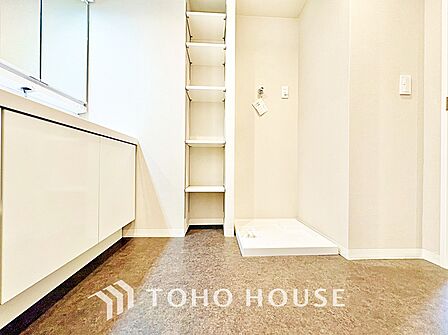 【洗面台】広く使い勝手のよい空間と設備で、理想の暮らしを演出します。