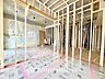 室内：現在リフォーム工事中。明るく開放感のある、快適な住空間へ生まれ変わります。