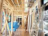 リビング/ダイニング：【建築中】【LIVING】◆住む喜び、楽しさ、感動◆を君と共有したい。いつまでもずっと家族を見渡せるこの広い空間で。