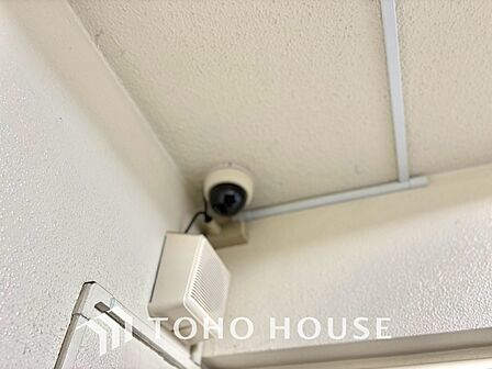 【security camera】◆防犯カメラ◆お子様だけで留守番の時も安心の防犯カメラ。住まいの防犯に一役買ってくれます。