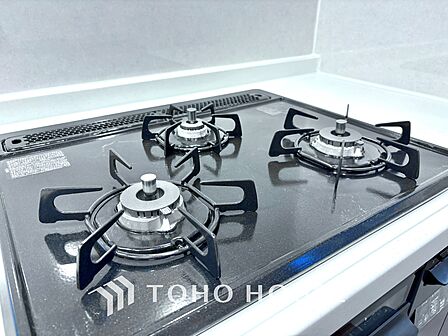 毎日料理をする、料理が好き、家族が多くて量を作る必要がある、等の方々にとっては必須の3口コンロ。同時進行で効率アップはもちろん鍋を移動する回数が減り、無駄な動きを軽減することが出来ます。