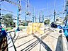 外観：◆道路からの見通しも良い整形地◆道路からの出入りがしやすく、隣地との間隔も把握しやすい良好な敷地状況。陽当たりや風通りを考慮した設計で、ご家族のこだわりを込めた住まいづくりが叶います。