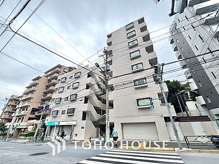 ほんの少しのこだわり。ちょっとした色使いがその家がもつ雰囲気、趣(おもむき)を携え、暮らす家族や訪ねてくる友人・知人に新鮮な香りを運んできます。
