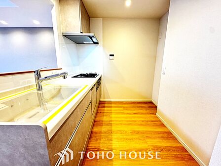 ◆愛育◆キッチンは家族の絆を育む大切な空間。シンプルで使い易いSystemKitchenで愉しく作る料理は愛情のある美味しいご馳走に。家族で使える広々としたダイニングキッチンです。