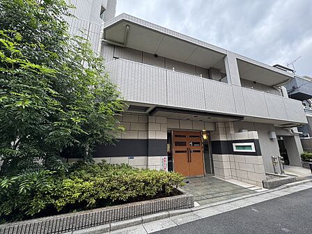 漂う上質な空気感、マンションに入れば「おかえりなさい」と笑顔で迎えてくれるエントランス。最良の心配りを感じるマンションでした。