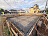 外観：◆青空と陽光に包まれる平坦な敷地◆お好みの間取りを叶えやすい整った地形。周りからの見通しも良く陽当たりや風通りにも恵まれた環境で、ご家族のこだわりを詰めた理想の家づくりをスタートできます。