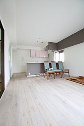 シャトル助光 201 2階2LDKのリビング/ダイニング