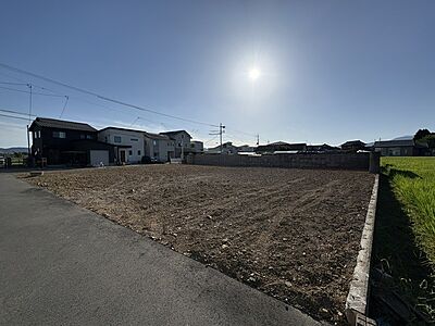 外観:南東間口ですのでとても日当たりがいい土地になります。全区画50坪以上の広さがありますのでゆったりとお好きなお家を建てていただけます! 外観:南東間口ですのでとても日当たりがいい土地になります。全区画50坪以上の広さがありますのでゆったりとお好きなお家を建てていただけます!