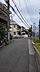 周辺：通りから一本入っているためプライバシーも確保されています。お子様の飛び出しの心配もなく、ご家族様だけの至極の空間を演出します。
