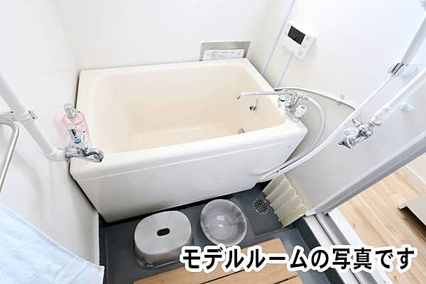 浴室：モデルルームの写真です
