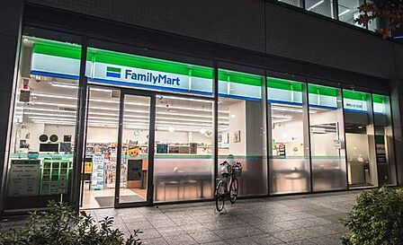 ファミリーマート晴海二丁目店 徒歩1分。 10m