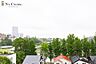 周辺：評定河原公園の緑を望む景色