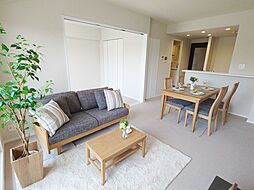 ヴェルアージュ春日部中央 209 3LDKのリビング/ダイニング