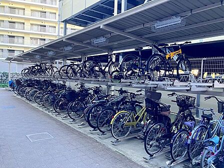 自転車好きも安心、駐輪場付の物件です。月額150円～400円/台（サイズ、重量制限あり）