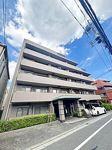 外観：2027年1月上旬リフォーム完了予定！高い耐久性や断熱・気密性を持ち、耐震性にも優れた鉄骨鉄筋コンクリート構造です。納戸やウォークインクローゼットなど収納が充実しています。