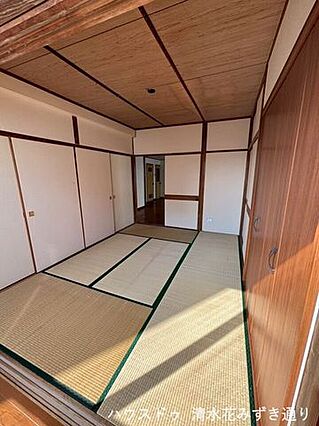 東側6帖和室・...