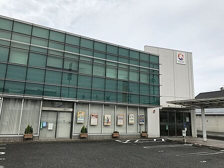 しずおか焼津信用金庫　八千代支店営業時間　9：00～15：00ATM平日　8：00～20：00　　　土曜　9：00～19：00　　　日祝　9：00～17：00 570m