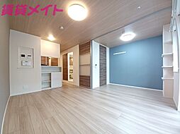 スカイ 1階1LDKのリビング/ダイニング