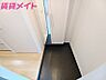 玄関：同物件別部屋写真