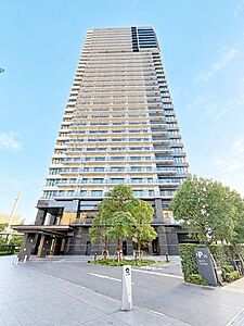 外観：【外観】高い耐久性や断熱・気密性、防音性に優れた鉄筋コンクリート構造です。