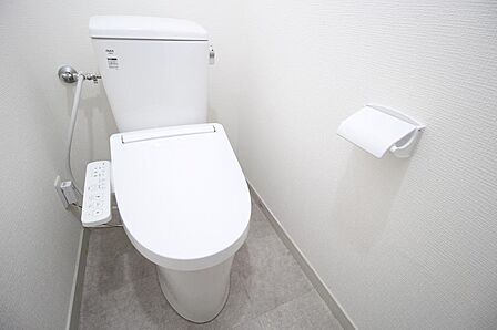 ■一年中通して快適にお使い頂ける温水洗浄便座付トイレ完備♪