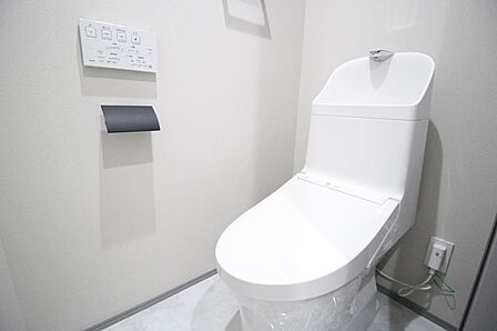 ■一年中通して快適にお使い頂ける温水洗浄便座付トイレ完備♪