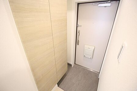 ■玄関部分にはシューズボックスがあり、収納充分です♪