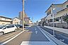 外観：物件の北東側前面道路（北西側から）［2026年3月8日撮影］