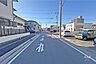 外観：物件の北東側前面道路（南東側から）［2026年3月8日撮影］