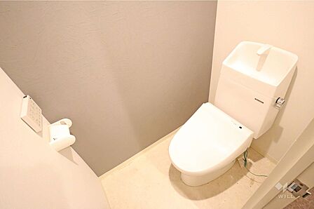 トイレ［2026年4月24日撮影］アクセントクロスが落ち着いた空間になります。