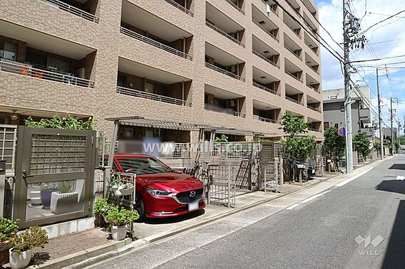 駐車場出入り口...
