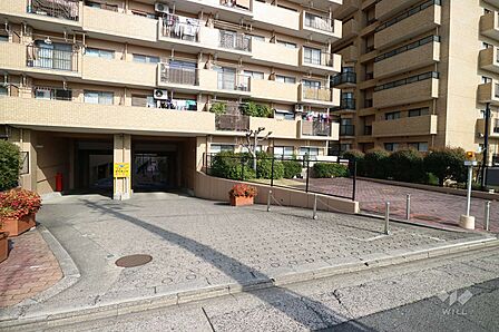 駐車場西側出入り口