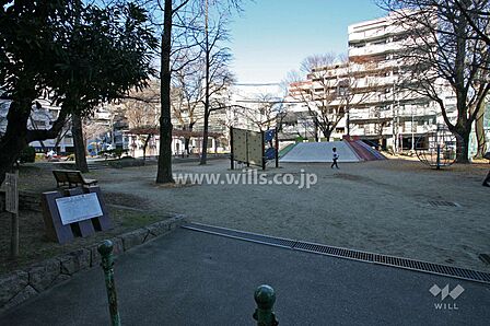敷地東側にある『七小公園』